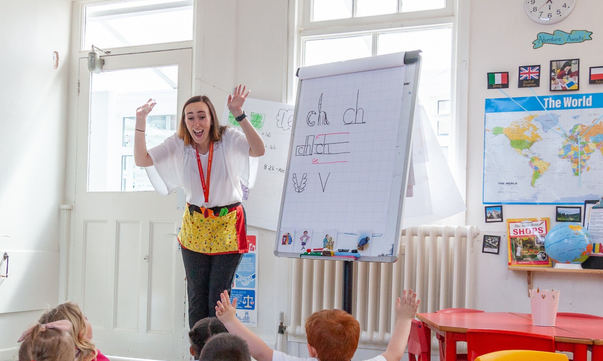 Exchange Teacher Training Image of trainee teacher enthusiastically teaching a KS1 class